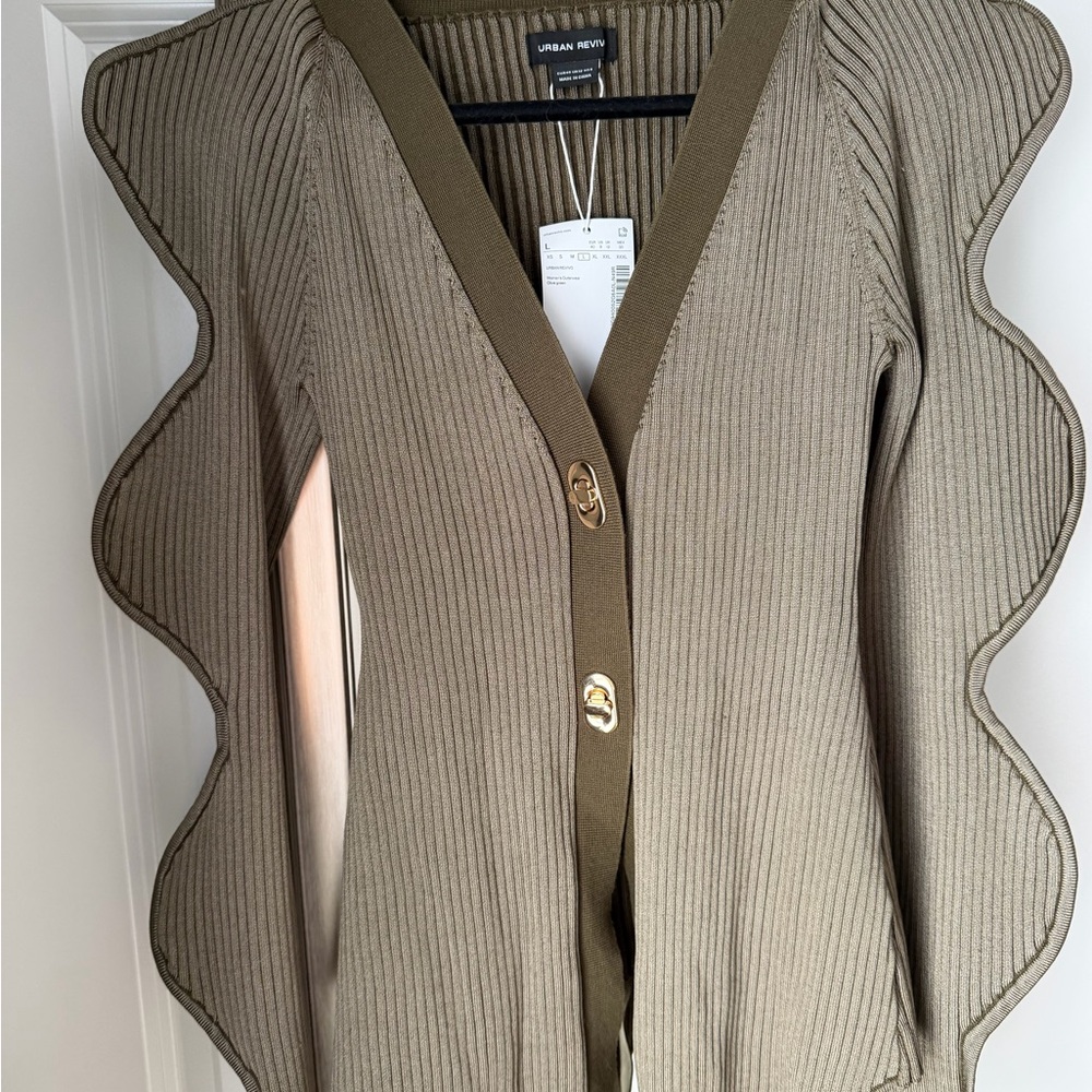 Urban Revivo Wave Sleeve V-Neck Knitted Cardigan - Picture 3 of 5